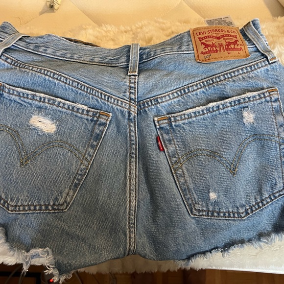 Levi 501 distressed denim shorts - Picture 2 of 2